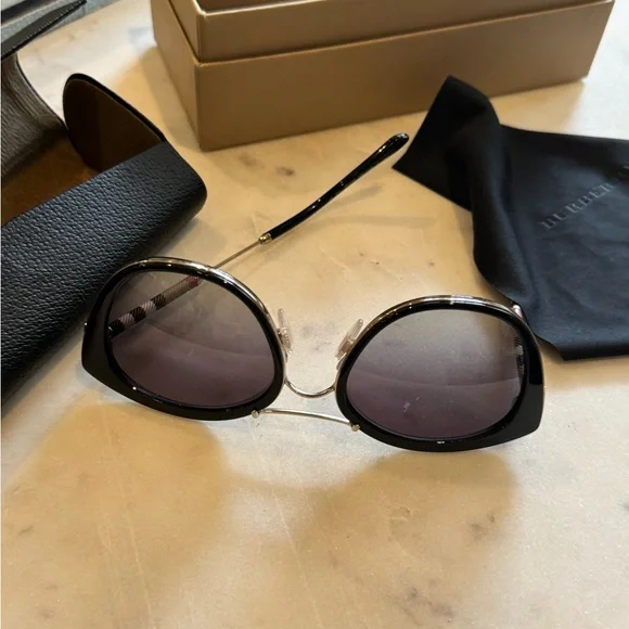 Burberry Black Sunglasses - Picture 2 of 10